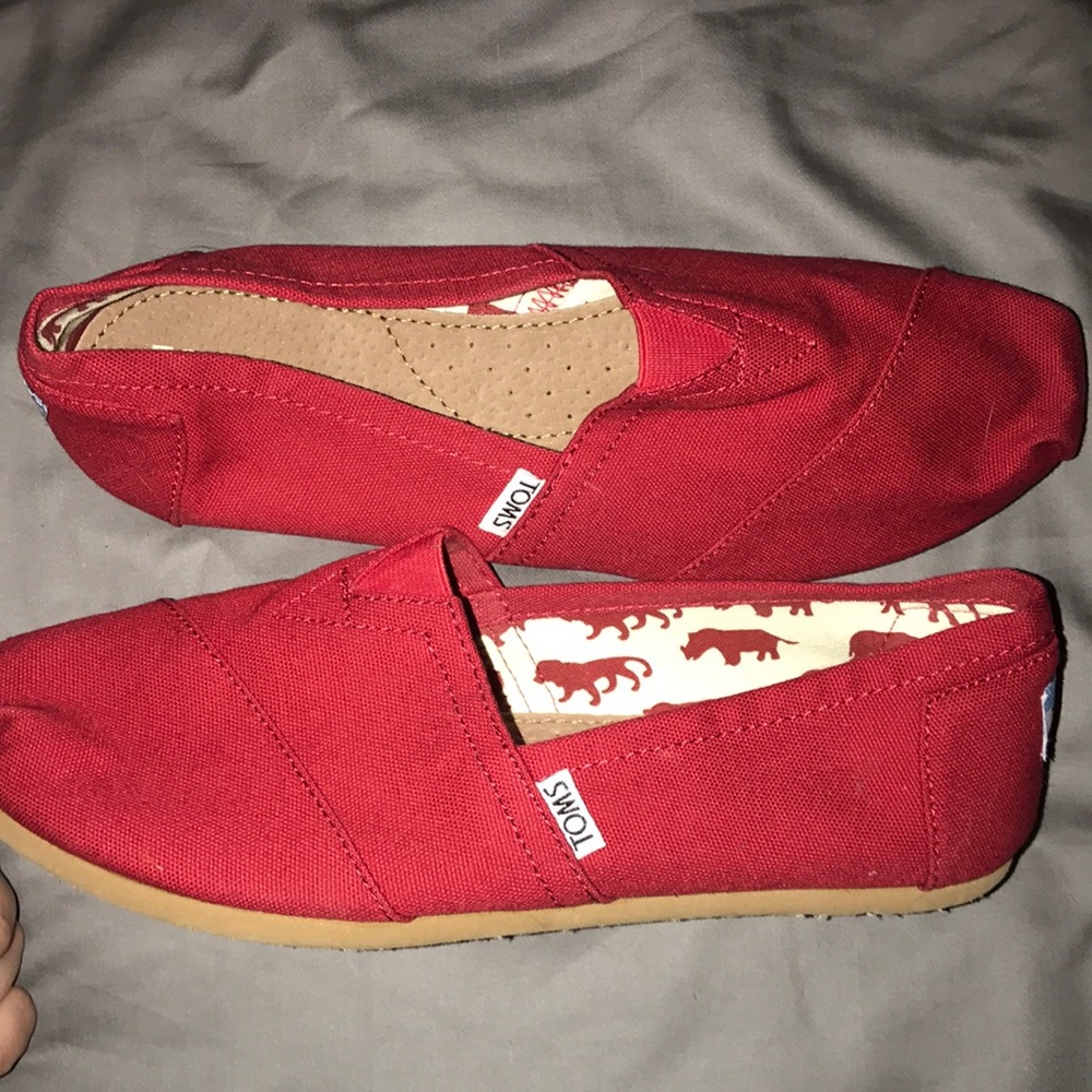Never been worn, red toms!